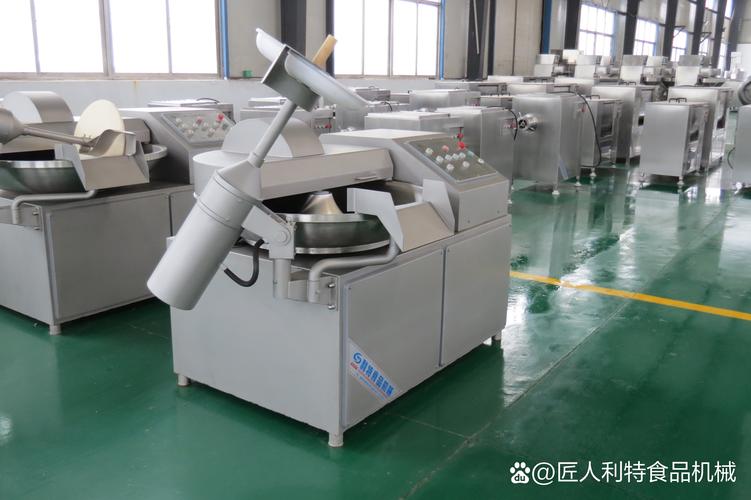 高效精准又卫生 在宠物食品加工中,斩拌机是决定产品品质的关键设备
